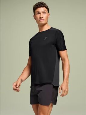 On Men's Performance-T running t-shirt in Black size S